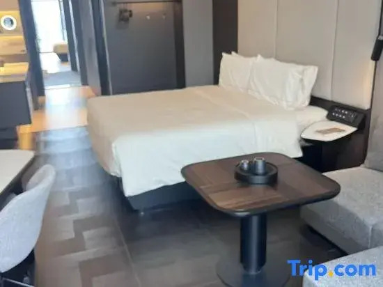 Zhuhai Jinwan Huafa Shangdu Aviation New City Atour Hotel
