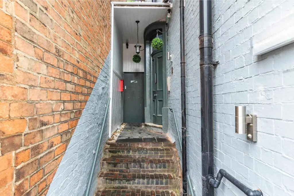Romantic Getaway Studio Pods close to City Centre with FREE WIFI