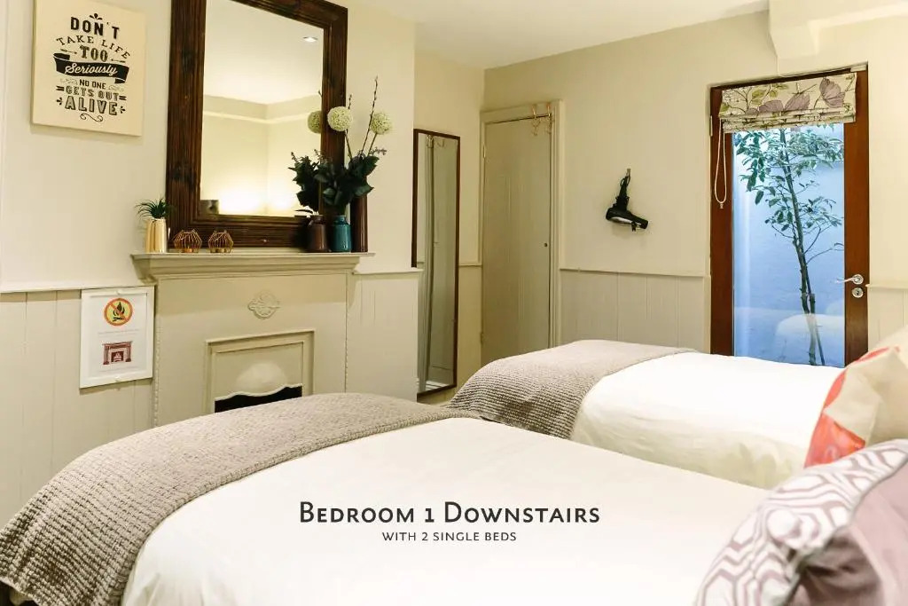 Cosy Home; Sleeps 10/11. City 15 minutes’ walk