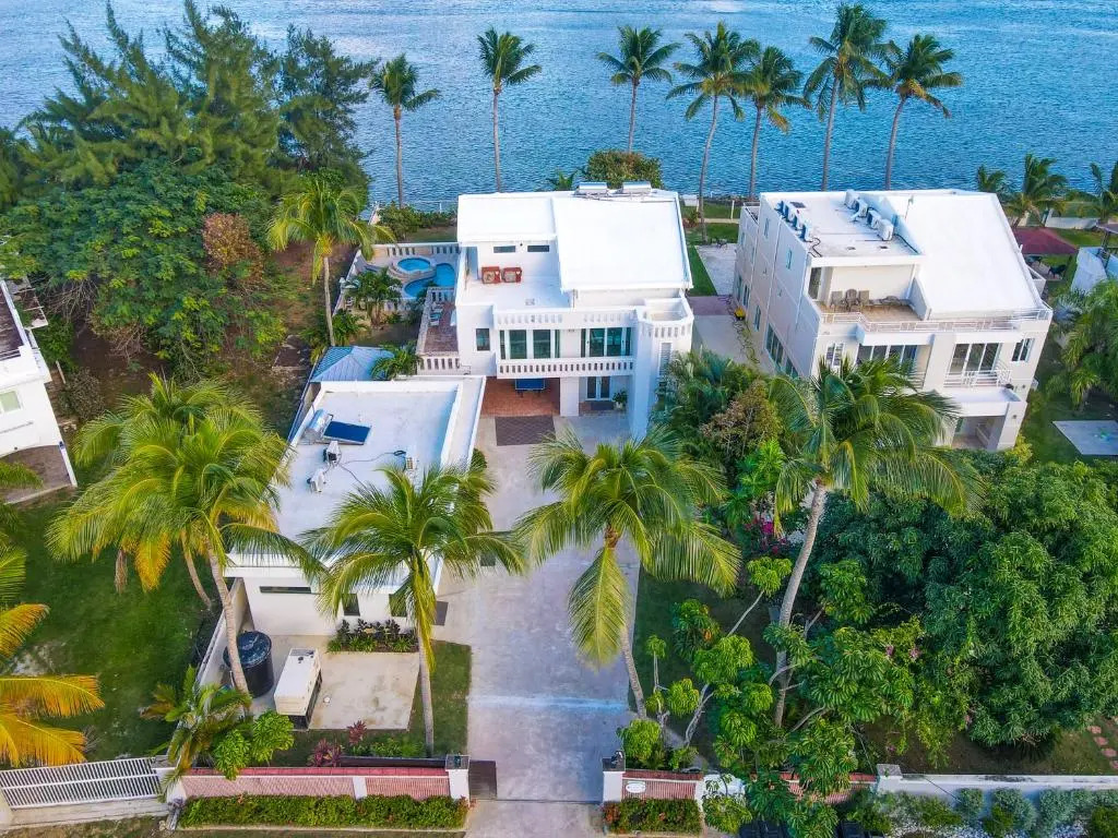 Newly Renovated 8 Bedroom Ocean Front Villa with Pool