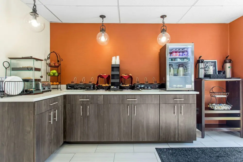 Country Hearth Inn & Suites - Columbia