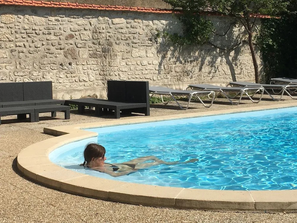 La Villa des Roses Gîte Chambres dhôtes Piscine chauffée