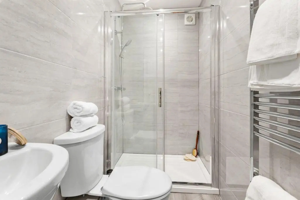 Sea Breeze, Luxury Views Seafront Stylish Home