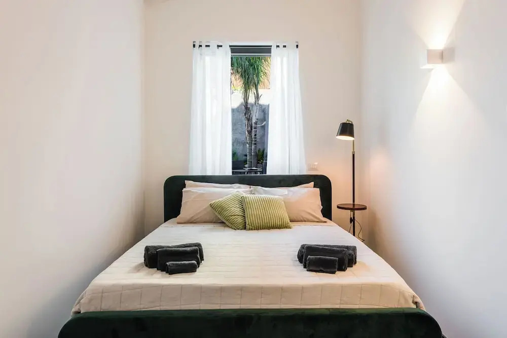 Leone Apartment with Garden
