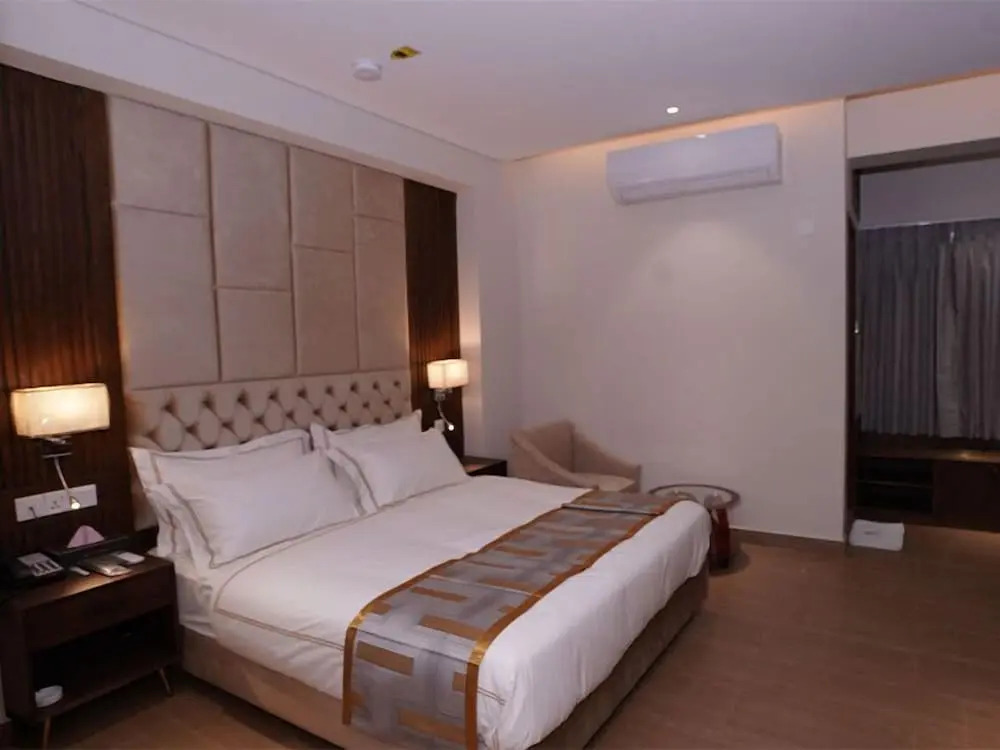 Oasis Hotel