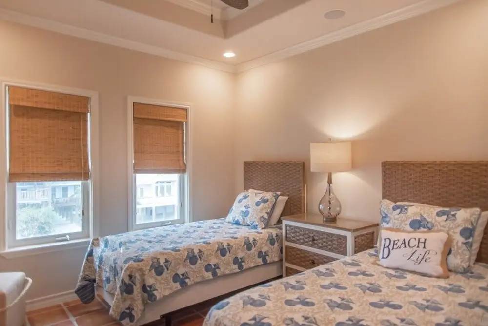 Salt and Horns - 4 Br Home