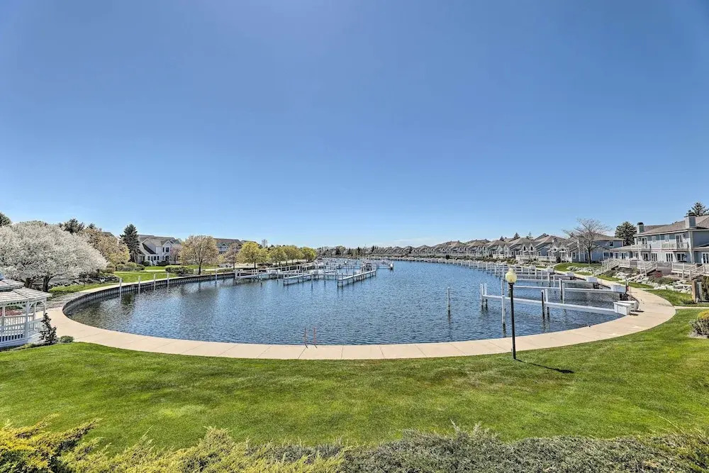 Bright Manistee Condo w/ Beach + Pool Access!