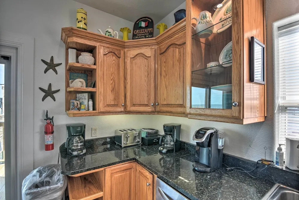 Bayfront Fishing Pier: Galveston Island Home