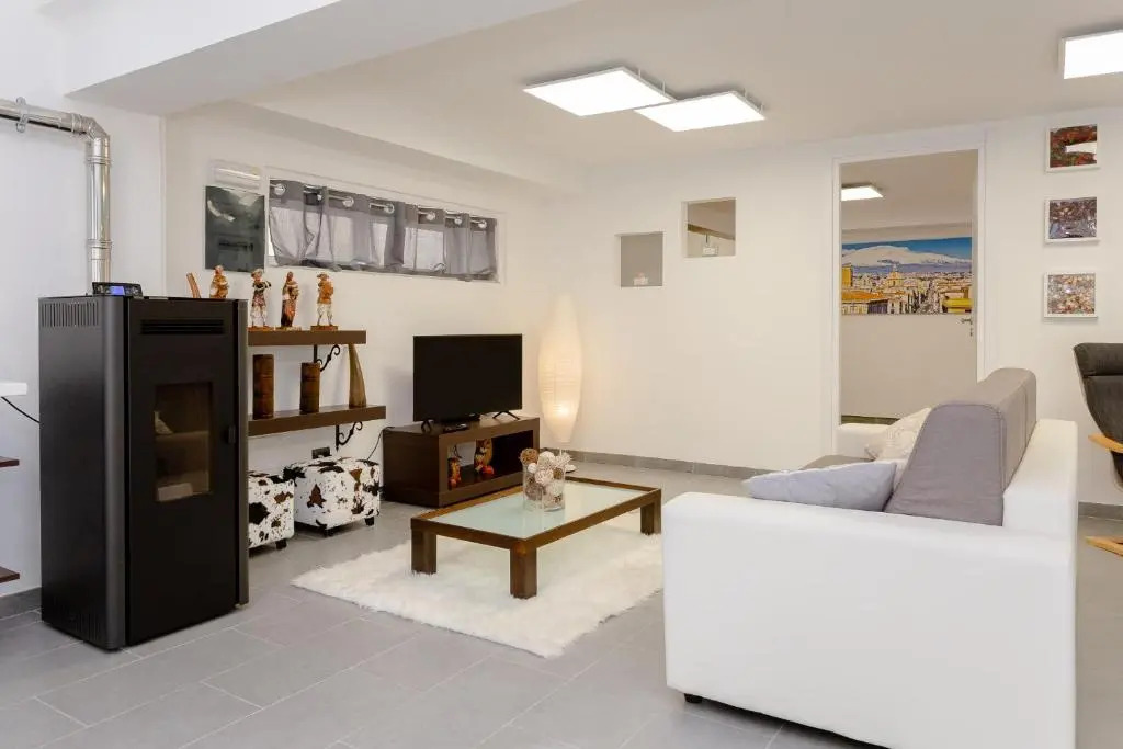 Etna Apartment Titani