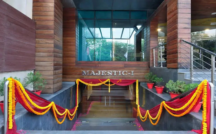 Majestic-2, Hotel Crossroads