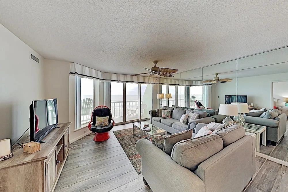 Stylish Beachfront Getaway W/ 2 Pools & Lazy River 3 Bedroom Condo