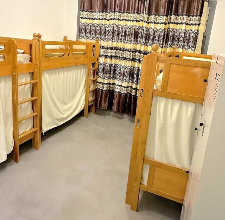 Lakeside Hostel Downtown