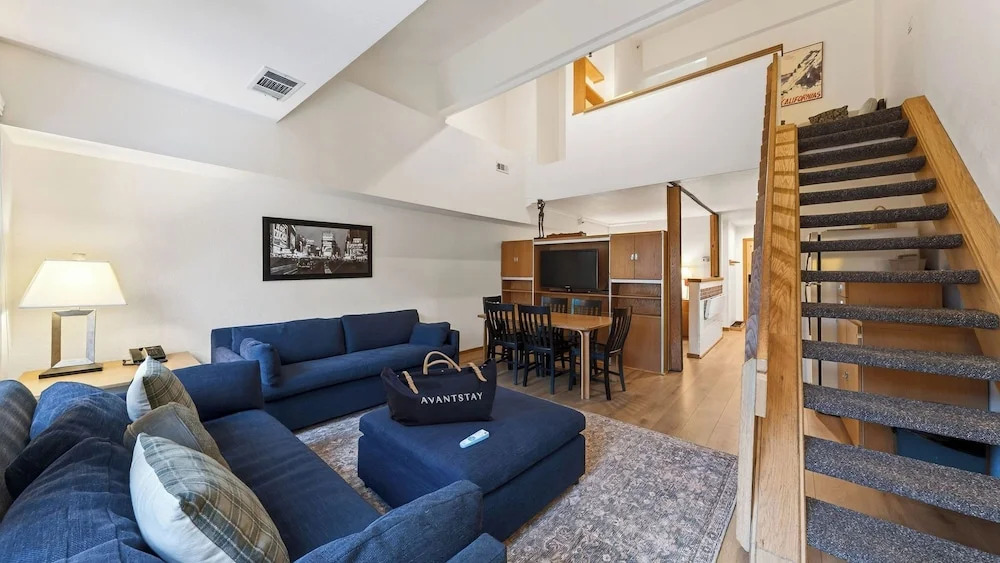 The Ridgeline & The Traverse by Avantstay 2 Slopeside Units + Hot Tub + Sauna + Heated Pool + Heart of Olympic Valley
