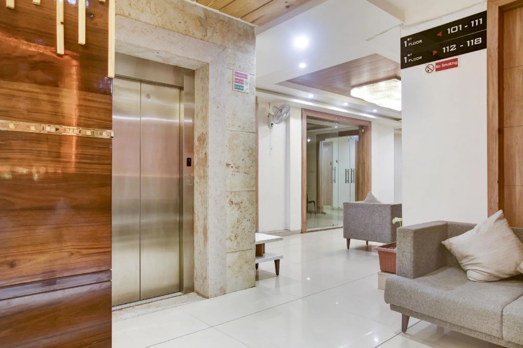 OYO Townhouse 497 Hotel Om Palace