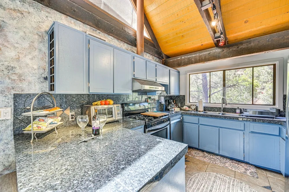 Walk to Hiking Trails: Sedona Red Rock Retreat