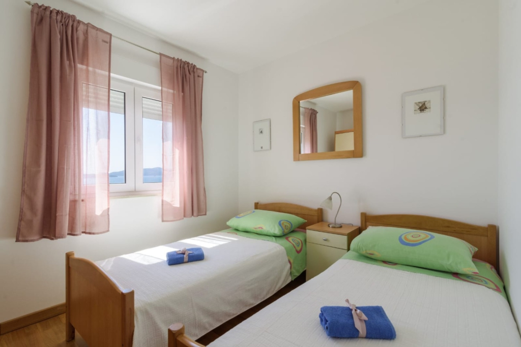 Apartment Pery - 2 bedroom sea view apartment: A1 Trogir, Riviera Trogir