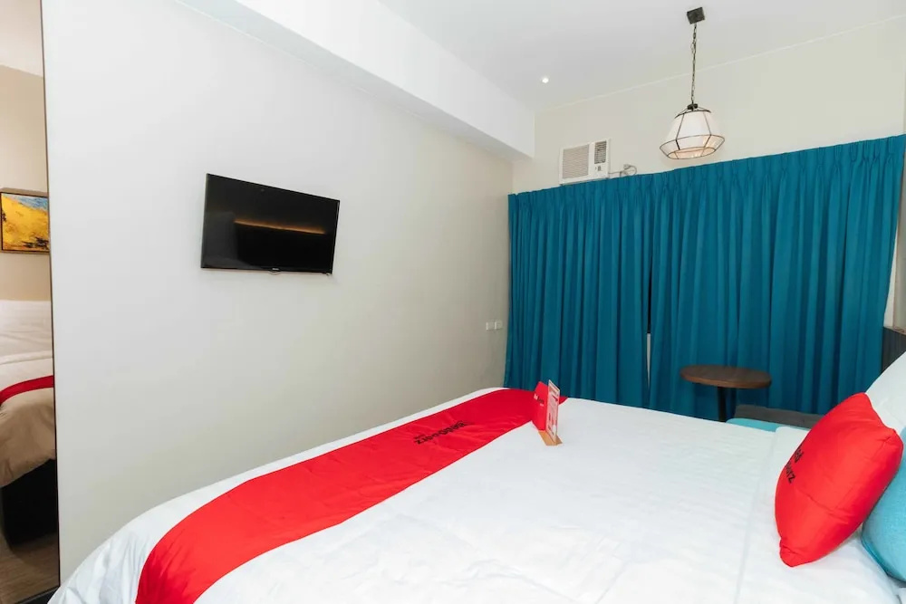 RedDoorz Premium near UST Hospital