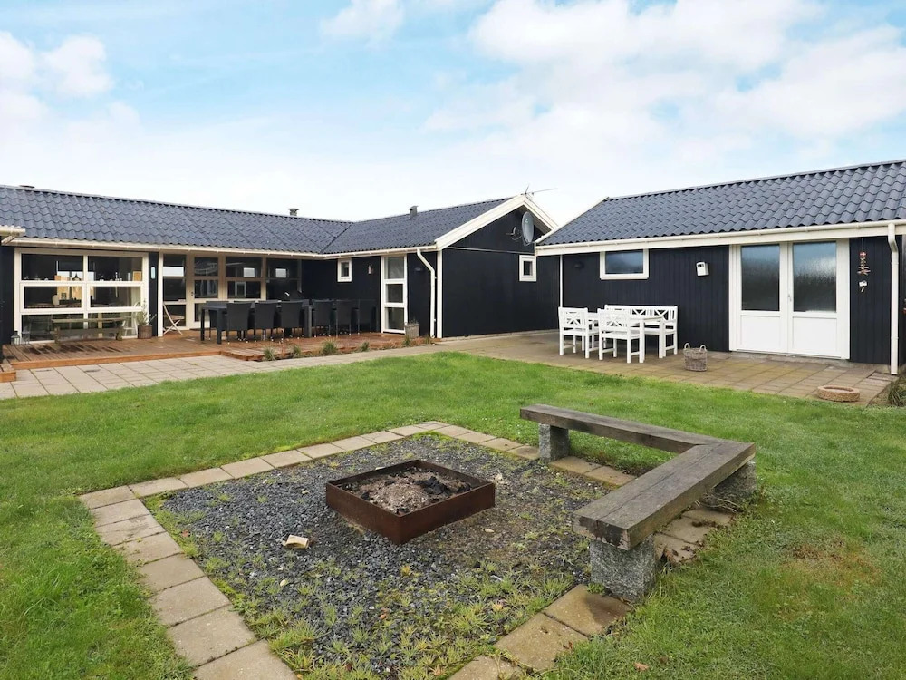 Sprawling Holiday Home in Løkken near Sea