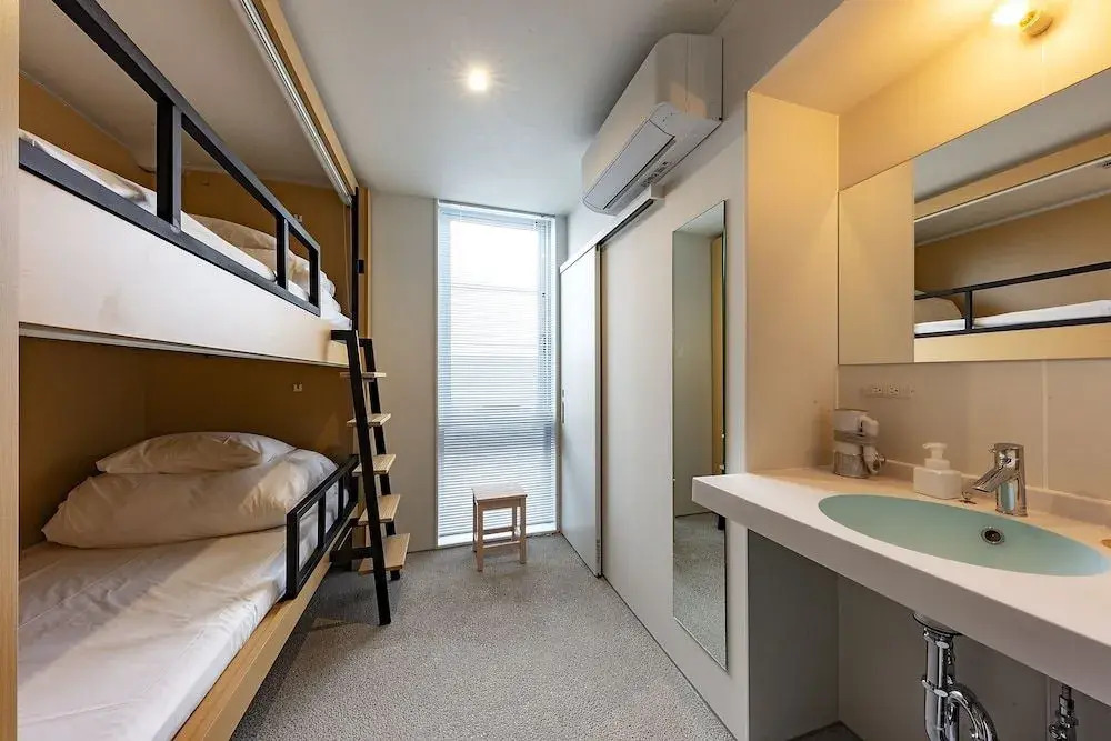 plat hostel keikyu kamakura wave