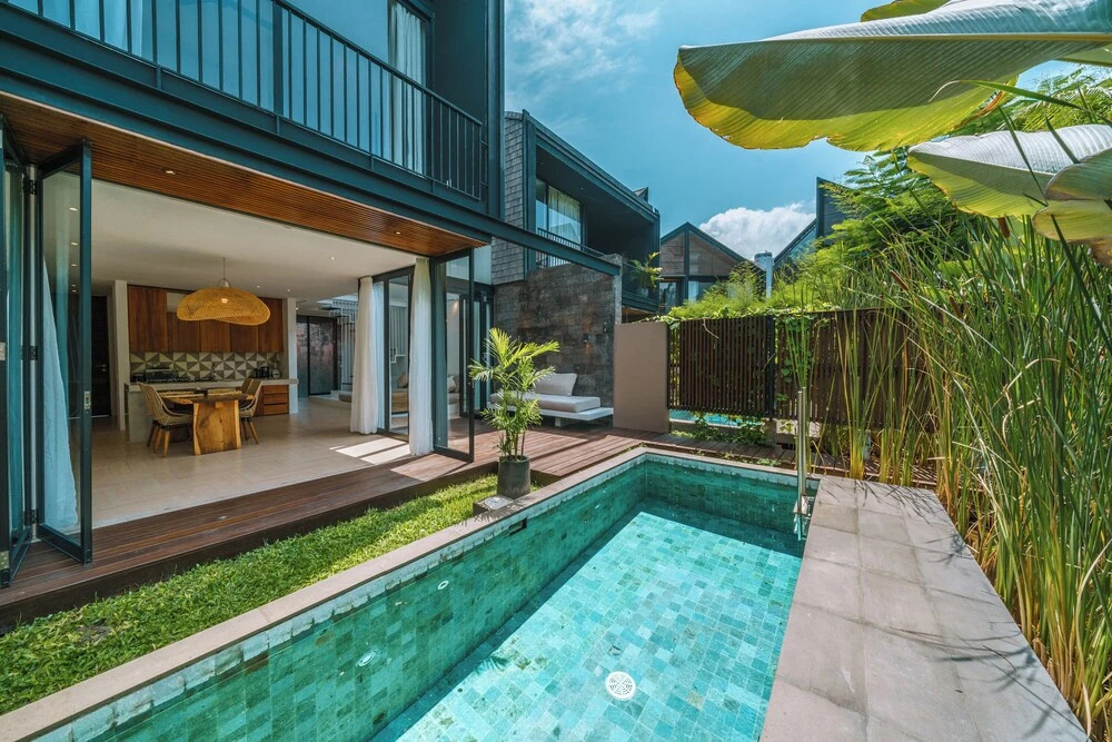 Villa RIZR: Industrial 3BR villa nearby Berawa Beach