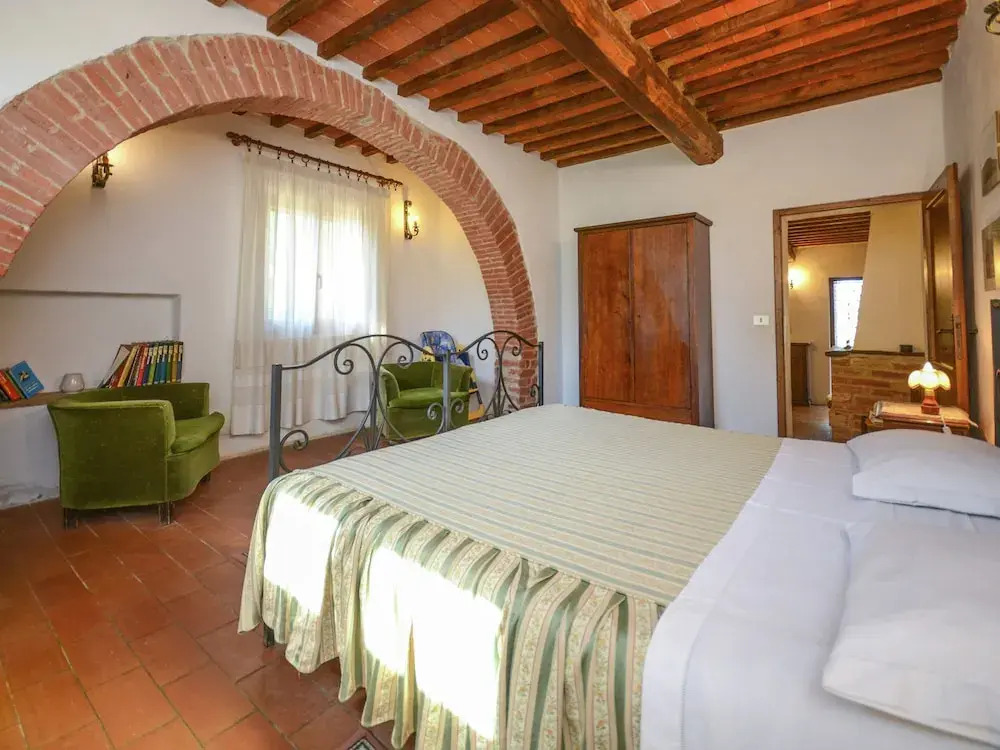 Cozy Farmhouse in Castiglione del Lago With Swimming Pool