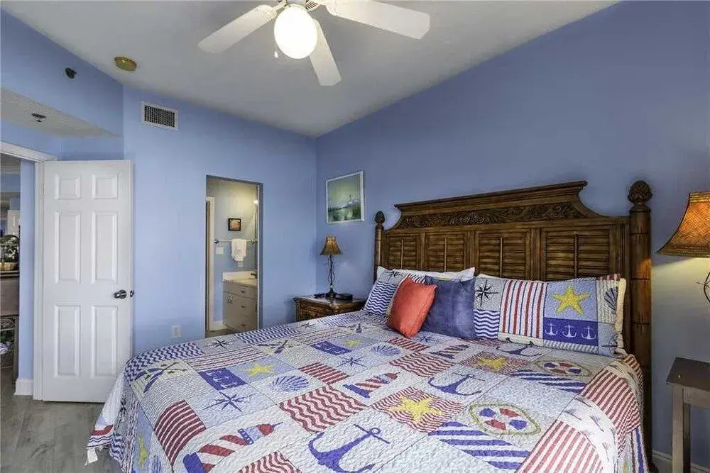 Tidewater 709 - 3 Br condo by RedAwning