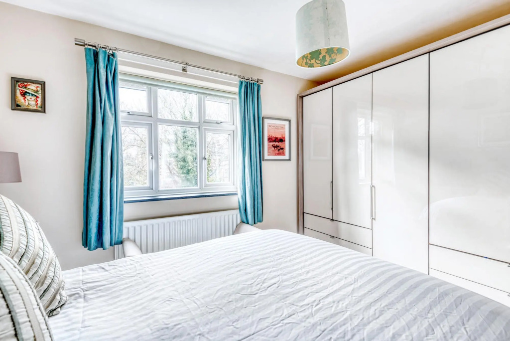 Stunning and Warm Home in Wandsworth by Underthedoormat