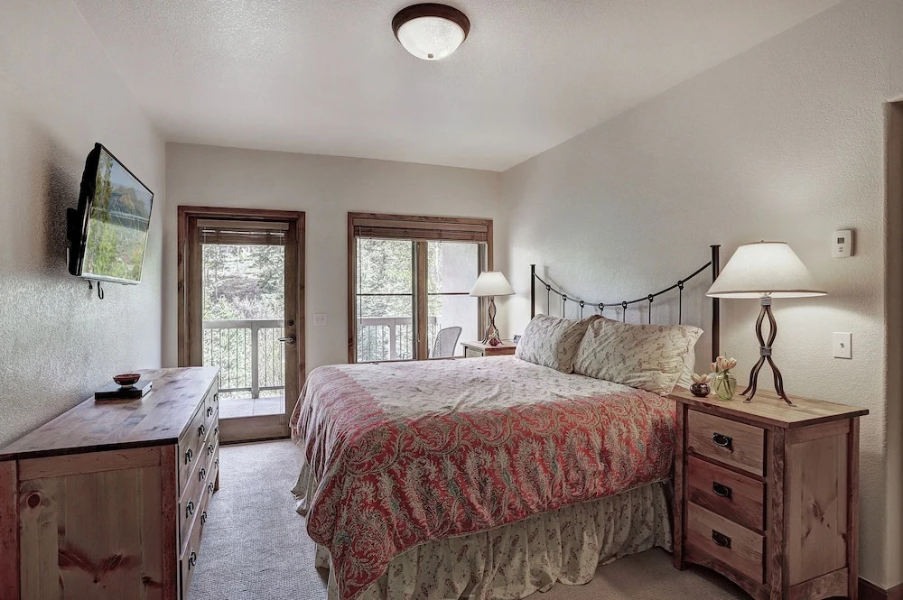 Riverbend Lodge #001