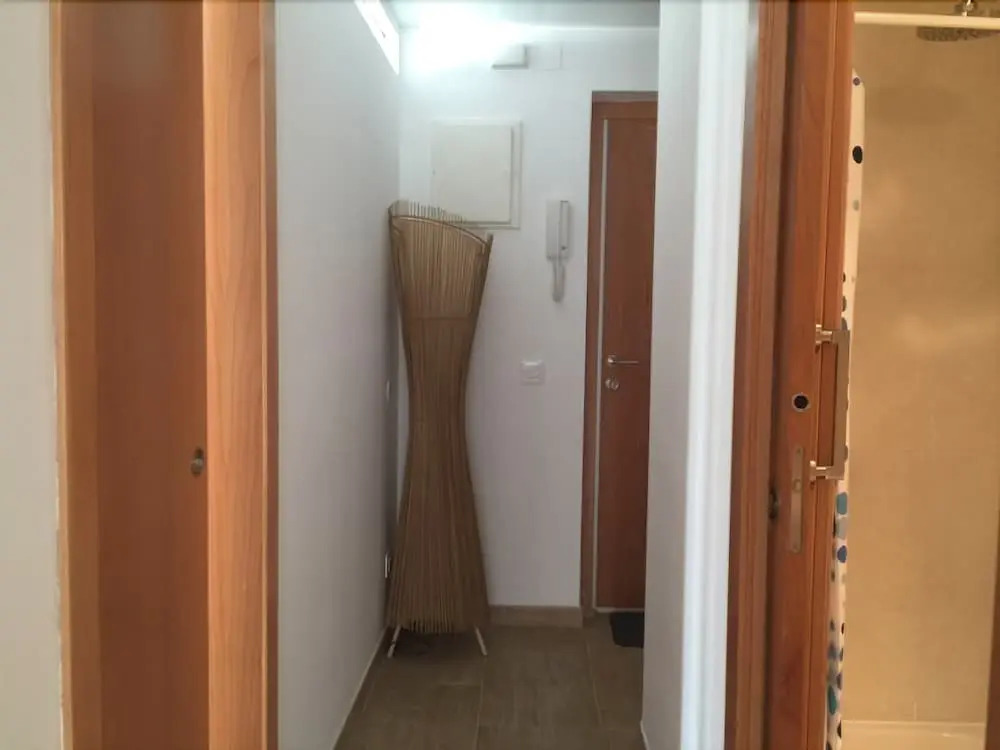 Recently Refurbished Center Apartment