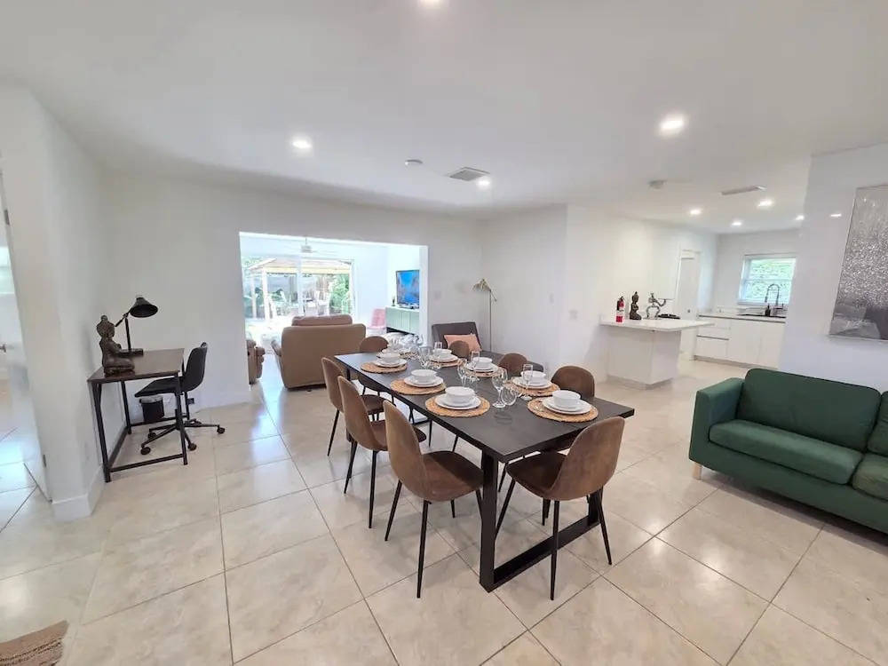 Modern Home in Hallandale Beach