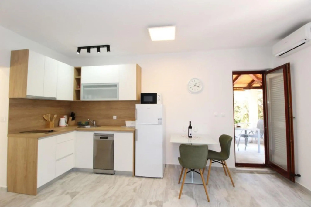 UGA - Perfect Location - SA3 - Ivona