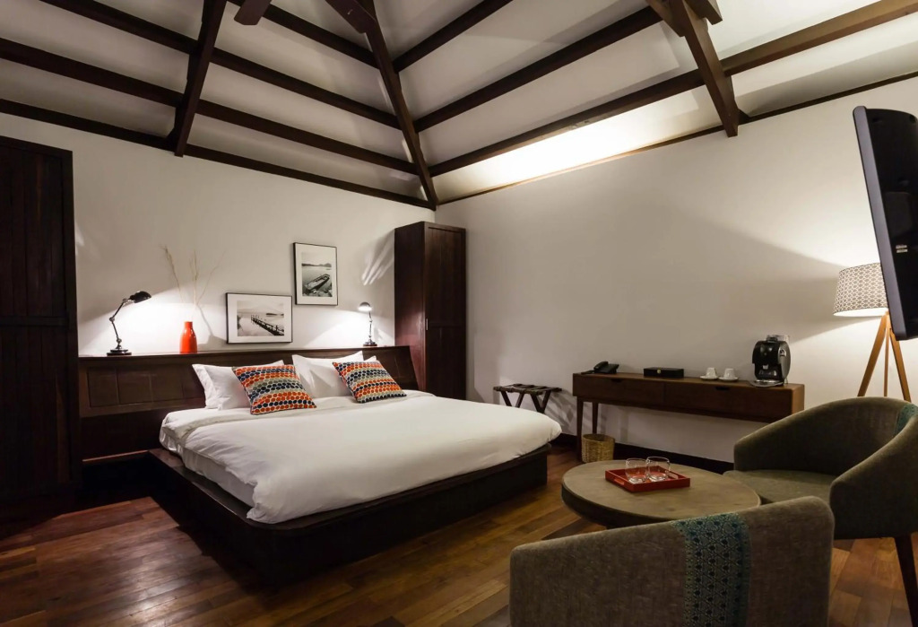 Отель Heritage Suites