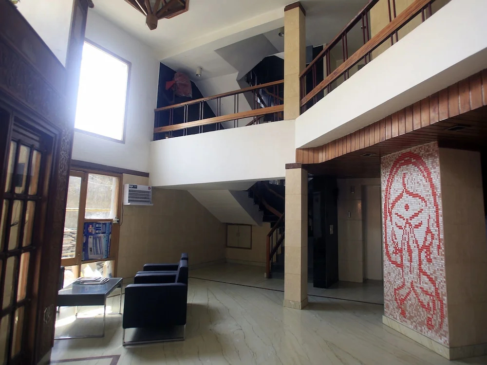 OYO 16806 Hotel Mansar