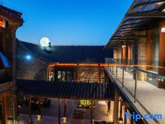 The Heart Courtyard Hotel