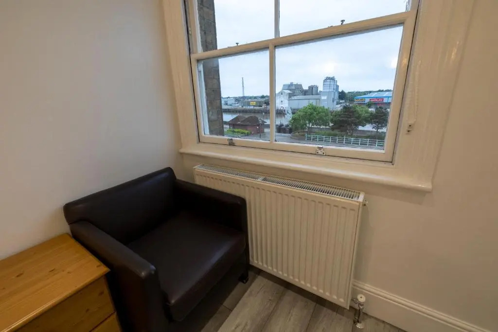 Entire Two Double Bedrooms Flat with River Yare View H6