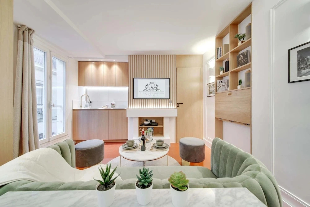 Historical Apartment in the Heart of Paris - 3