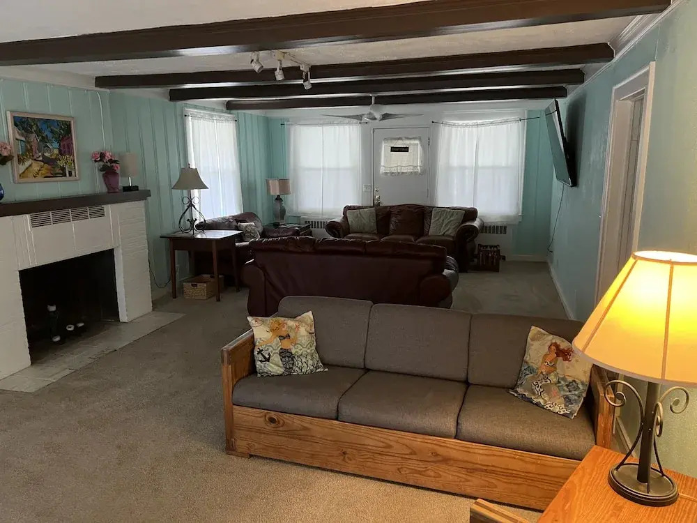 Historic Beach Side Getaway - Pet Friendly, Wifi 3 Bedroom Cottage by RedAwning