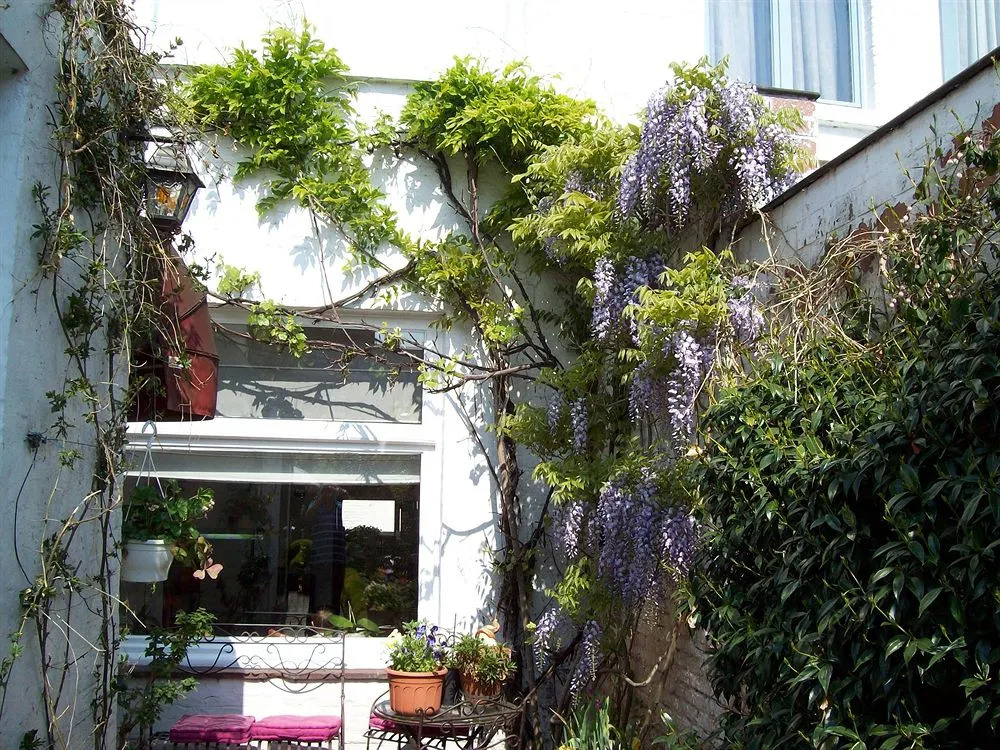 B&B An Officers House