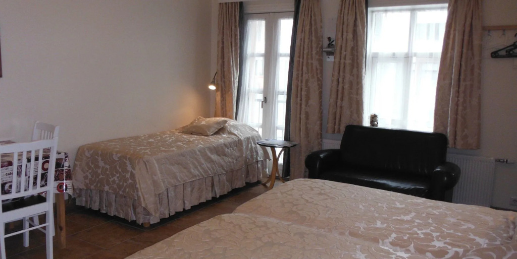 Three Sisters Studio Apartments