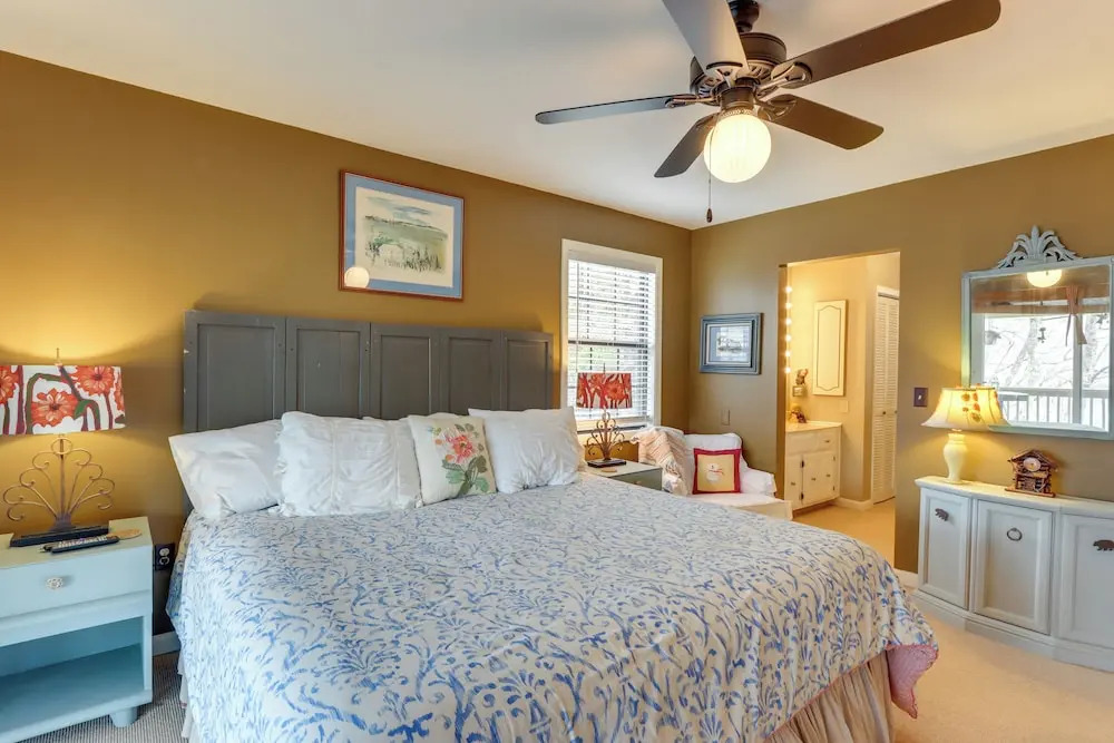 Nantahala Lake Family Home w/ Private Dock & Views