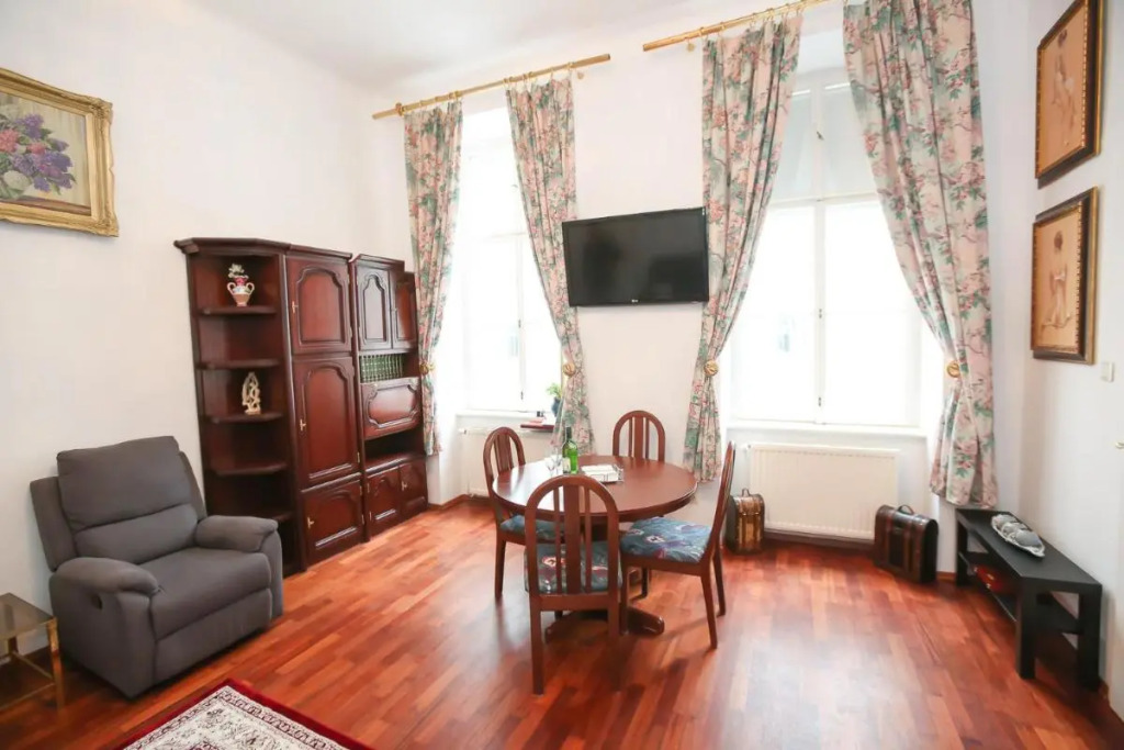 Studio Apartments Opera - Mais Apartments