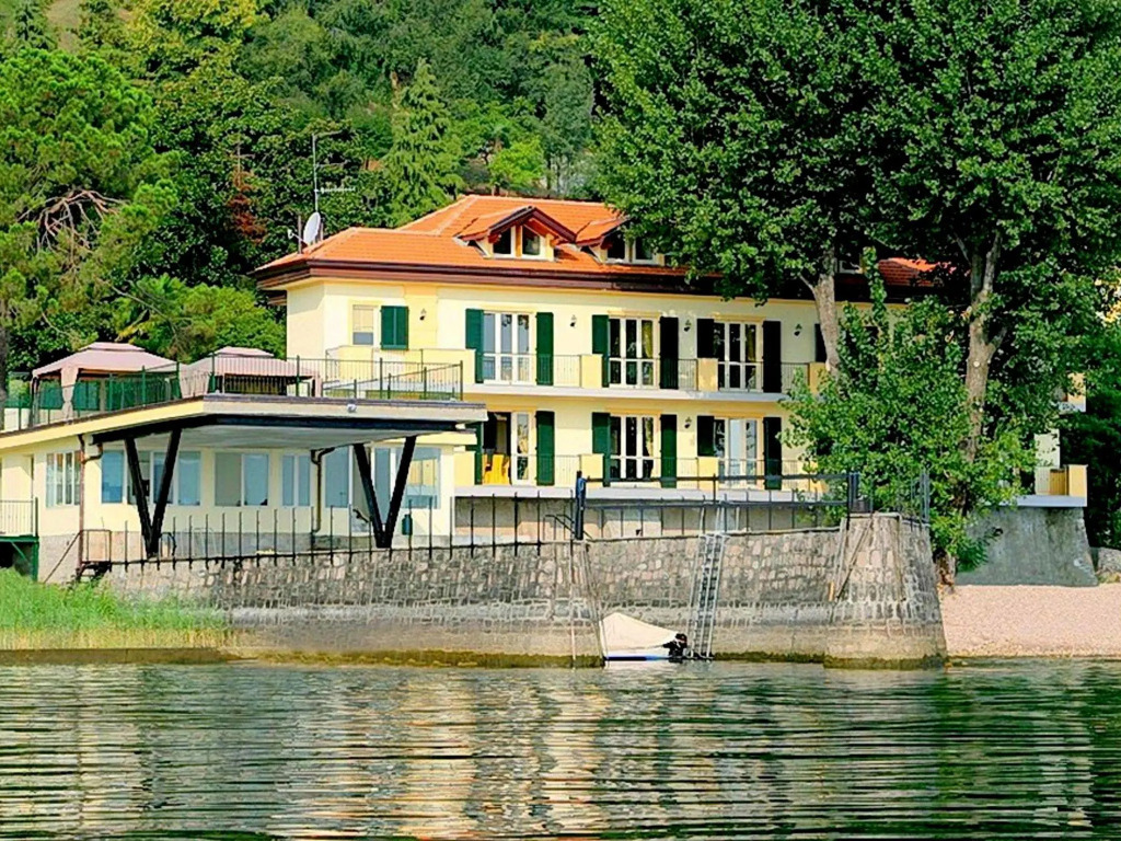 Residence Located on the Shores of Lake Maggiore