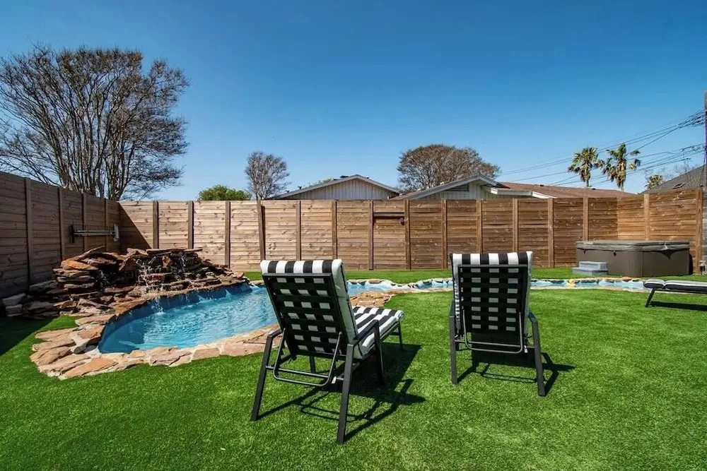 Sleep 29 - Oceanfront Retreat 2 Homes for 29-guests