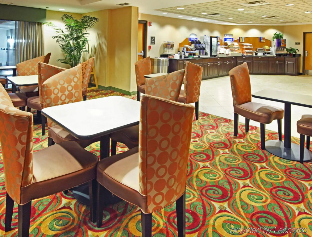 Country Inn & Suites by Radisson, Tyler University Area