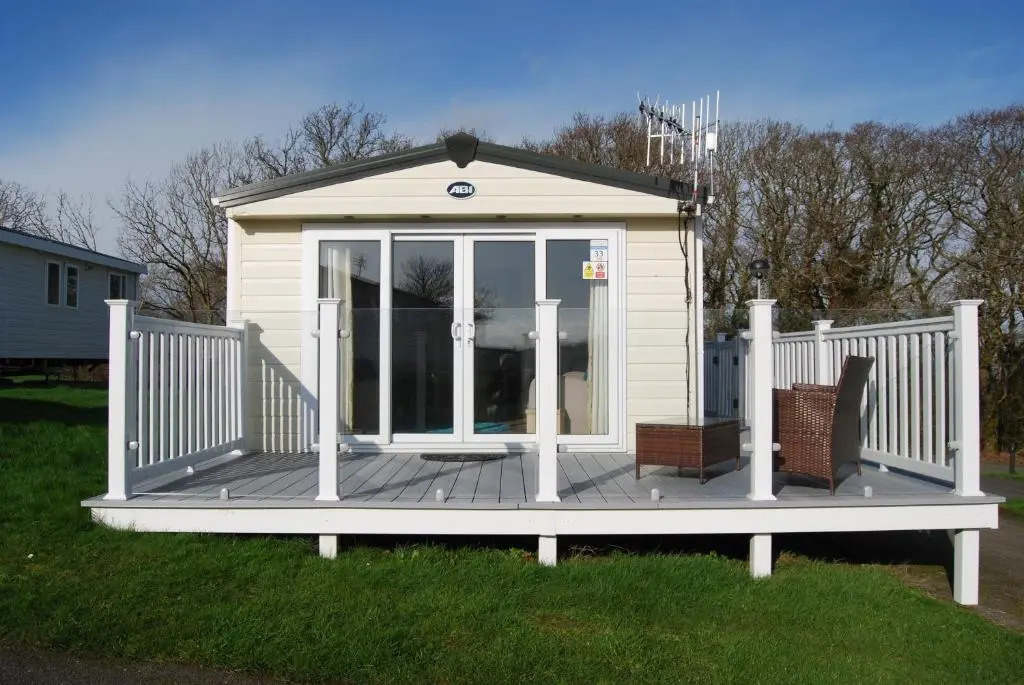 33 Solent Village