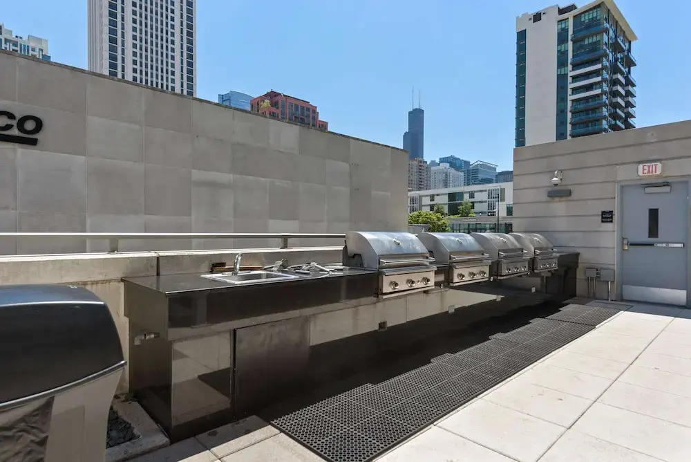 Brand-new 3BR City Views Prime West Loop Spot