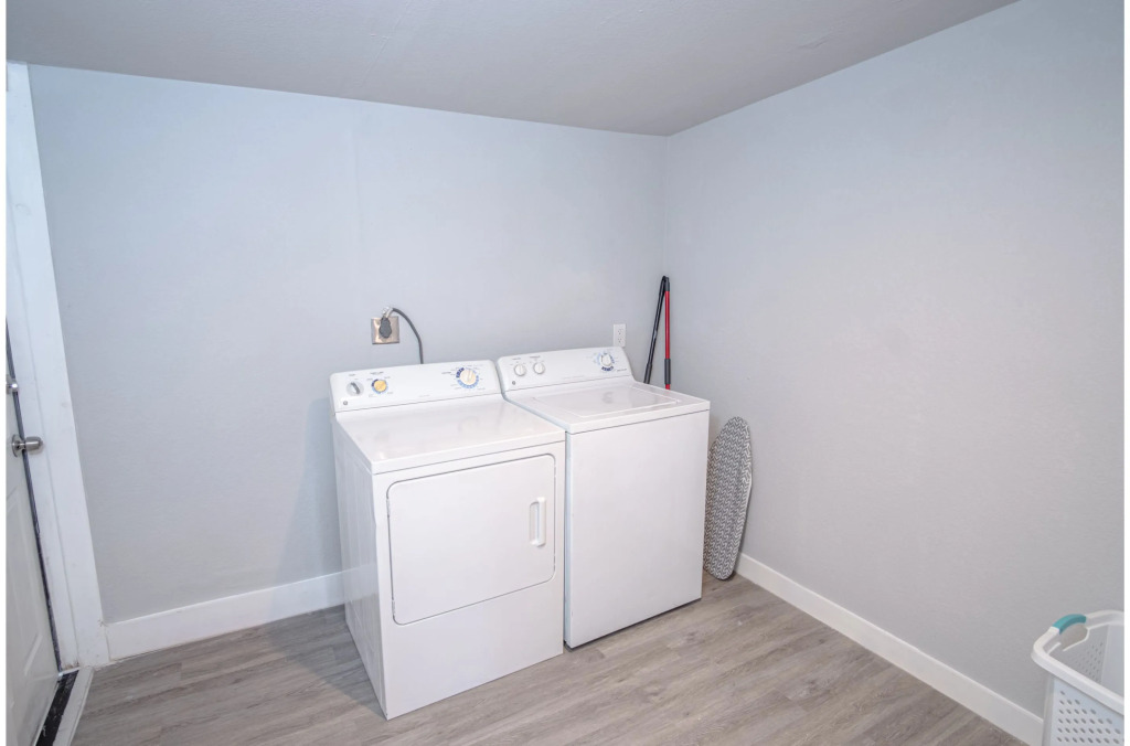 Stylish 4 Br/2ba Renovated Home Near Downtown
