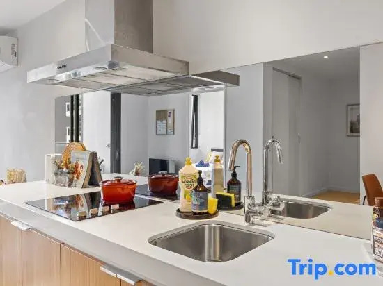 Ultra-Convenient CBD Pad 2BR - 2min to Southern Cross