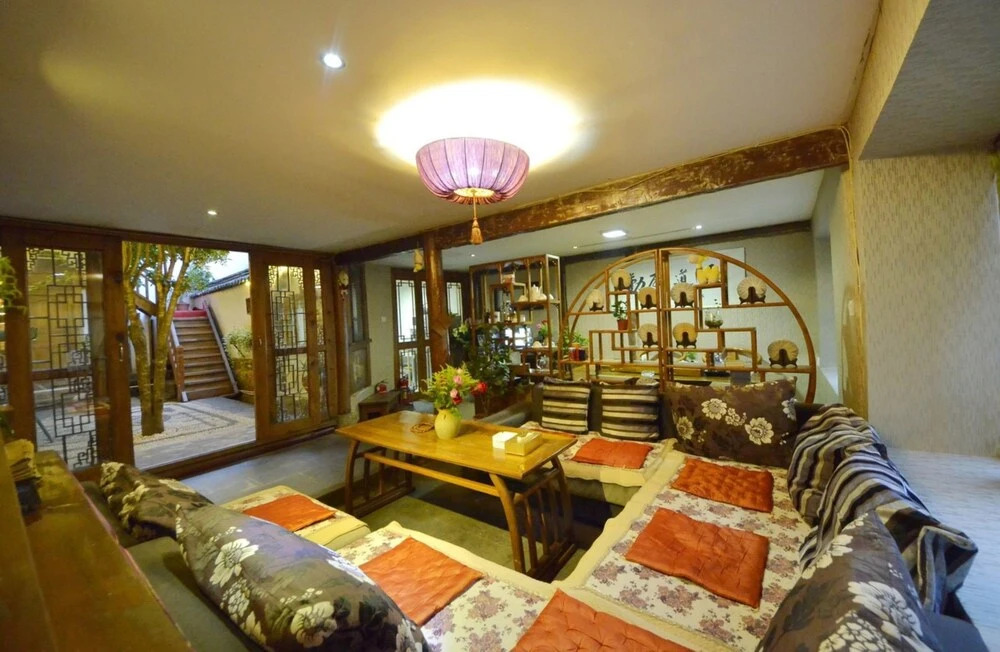 Huaqian Yuexia Inn Lijiang