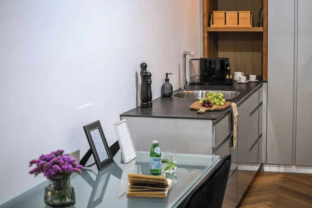 Stylish 3BR Apt with Patio in the City